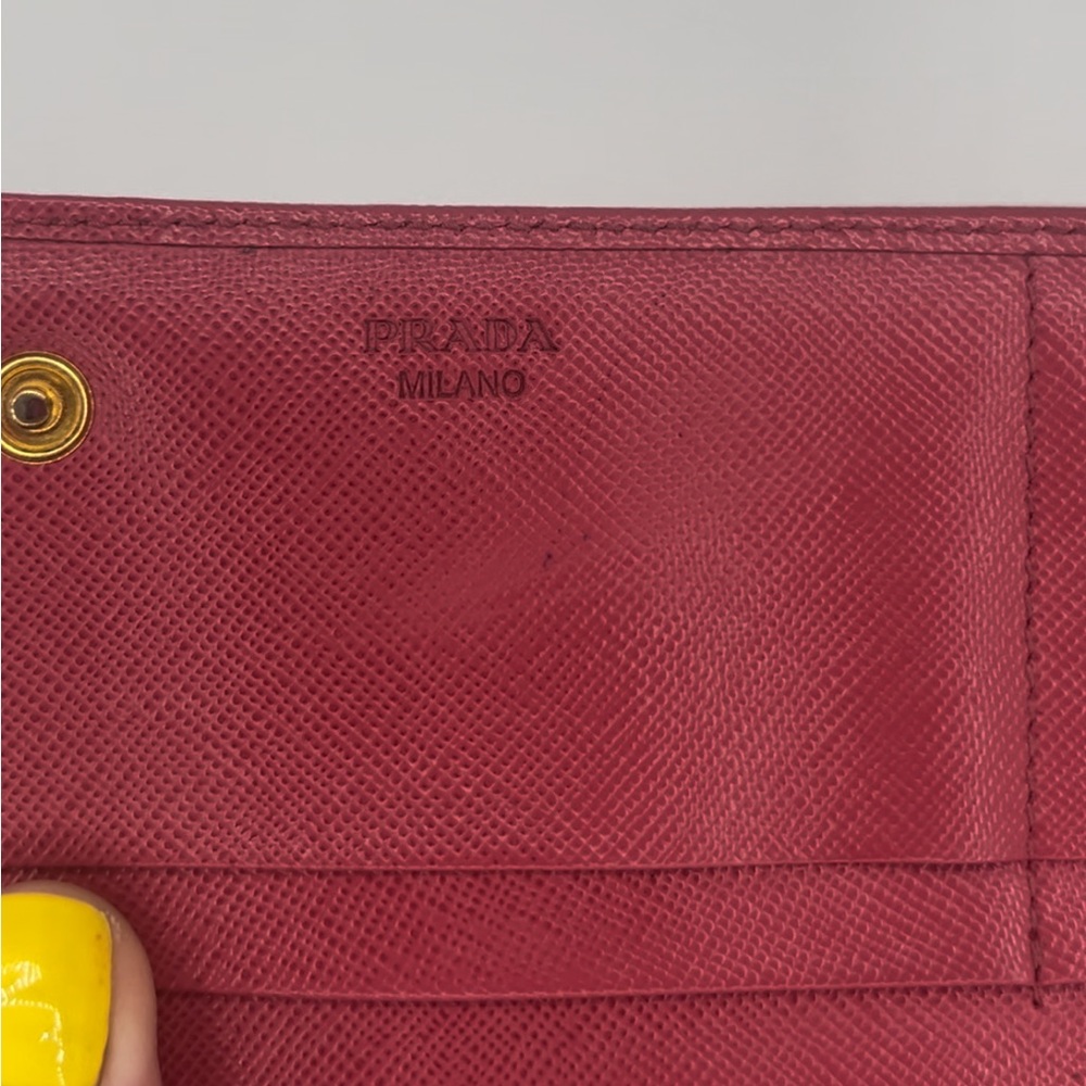 🌷 Prada Large Saffiano Leather Wallet Pink (Authentic) - Picture 9 of 17